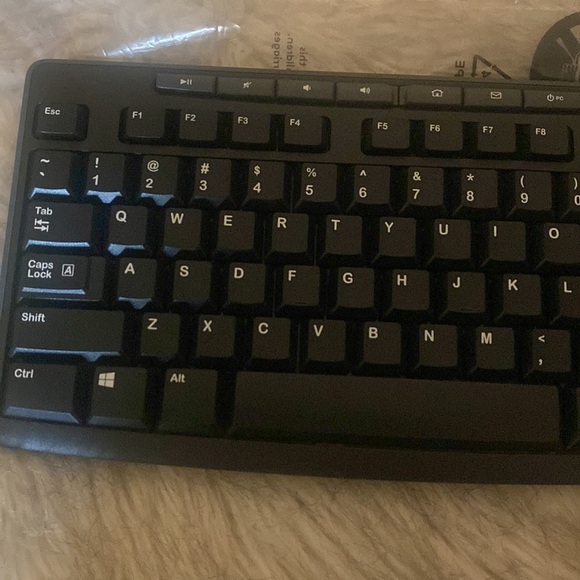 SALE‼️ BNIB Wireless Keyboard & mouse - Picture 9 of 10